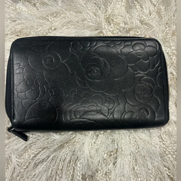 EUC Authentic Chanel Camellia Zip Wallet - Picture 3 of 7